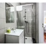 Houze Spacious 9 Bedroom Flat In Central Lisbon *